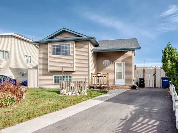 106 W Elizabeth Way SE, Airdrie, AB T4B 2H6