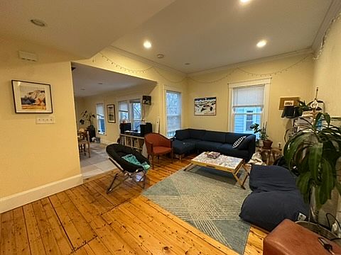 4th image of 27 Essex St #2