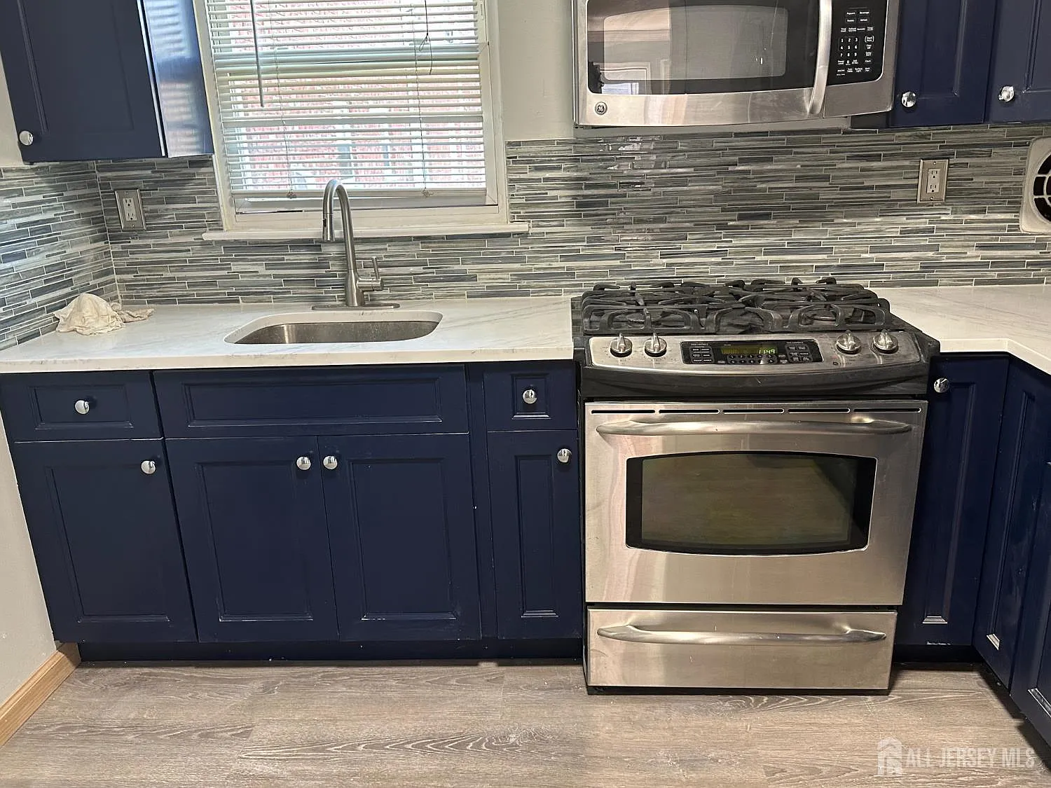 2 bed, 1.0 bath, 780 sqft, $2,750 — Photo 2