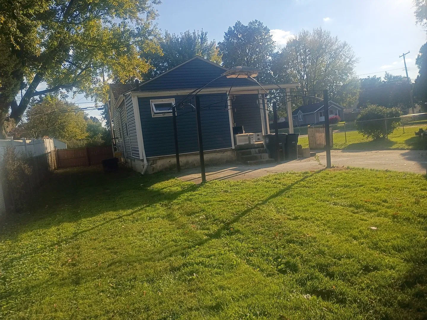 Cozy Single Family 2 bedroom home in Akron! — Photo 3