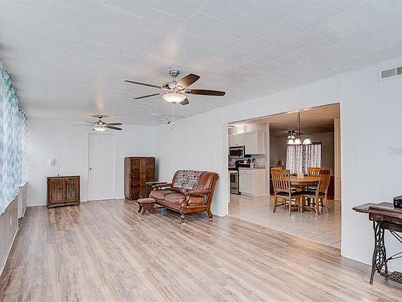 4th image of 8121 Lombra Ave