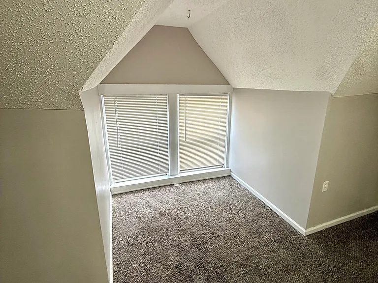 2023 Greenup St #3 — Photo 8