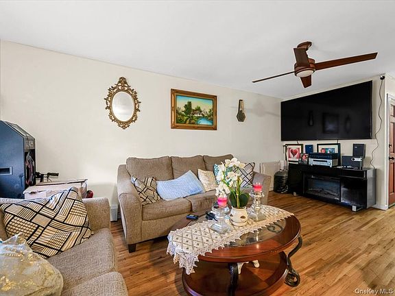 3rd image of 42 Autumn Avenue