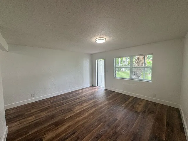 1821 Thomas St #2 — Photo 5