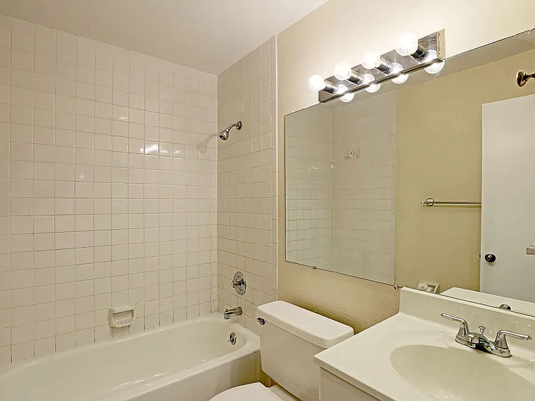 1420 Park Shore Cir #3 — Photo 17