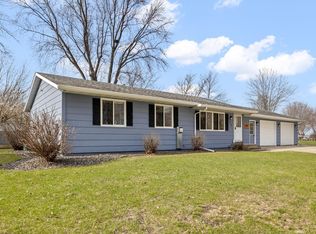 652 Northgate Dr, Winsted, MN 55395