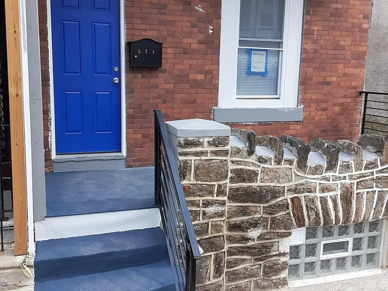 574 E Herman St — Photo 34