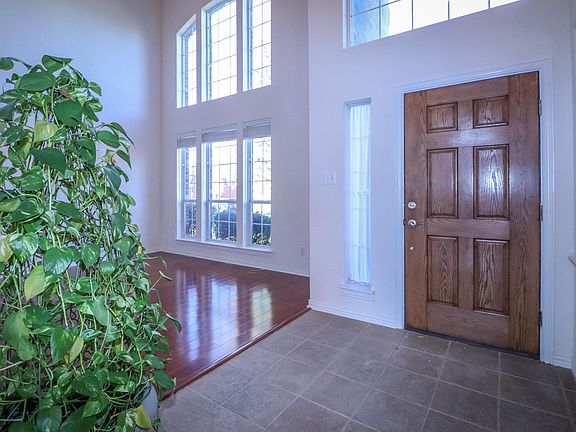3rd image of 1183 Heathrow Dr