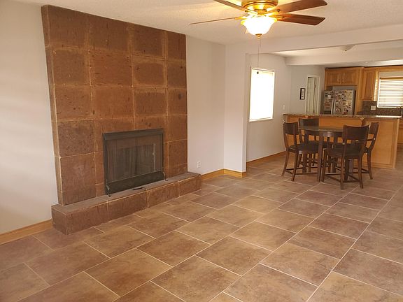 3rd image of 942 N Clark Dr
