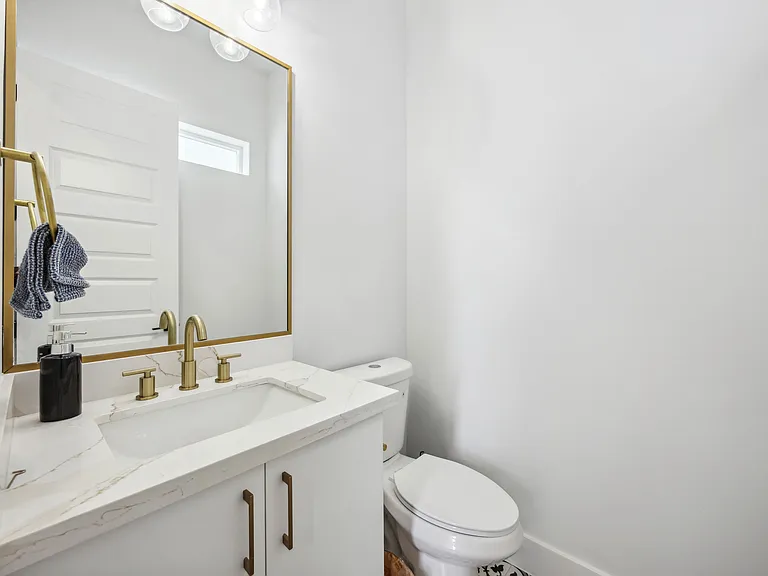 1505 E 31st St — Photo 3