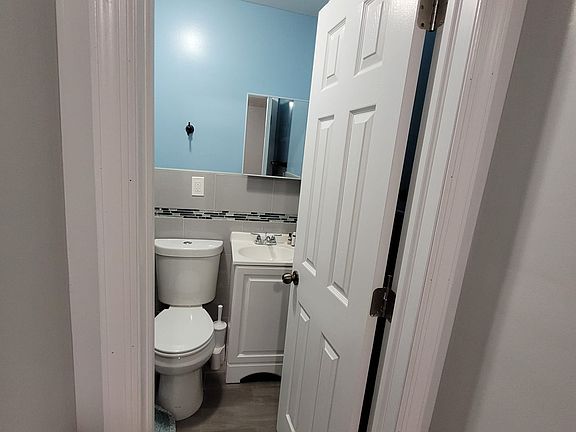3rd image of 1111 Gipson St Floor 2