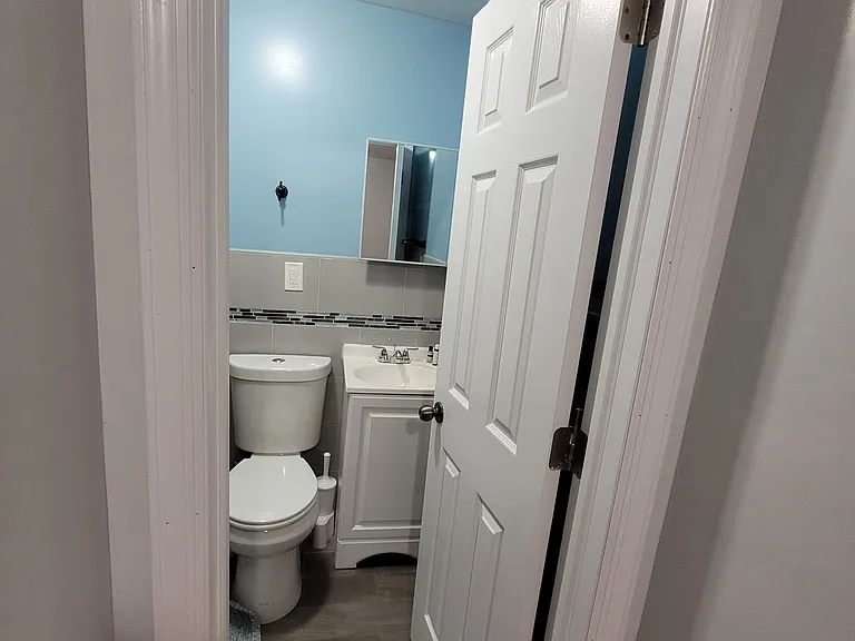 1111 Gipson St #2 — Photo 3