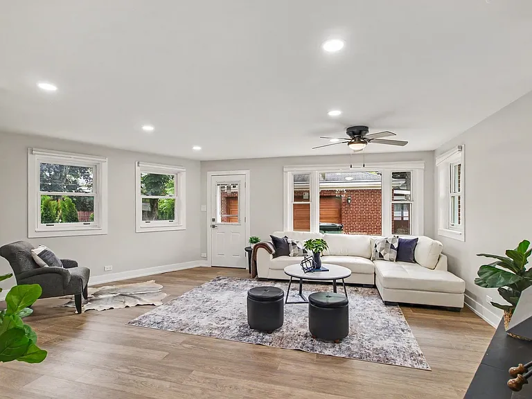 538 N Broadway Ave — Photo 12