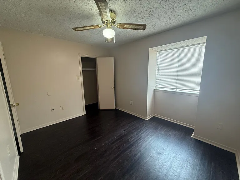 8911-8921 Gsri Ave — Photo 2