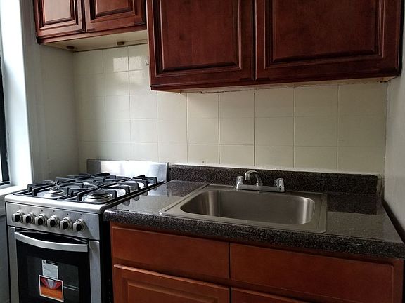 3rd image of 2110 Westbury Ct APT 4S