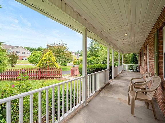 5th image of 106 Deerfield Cir