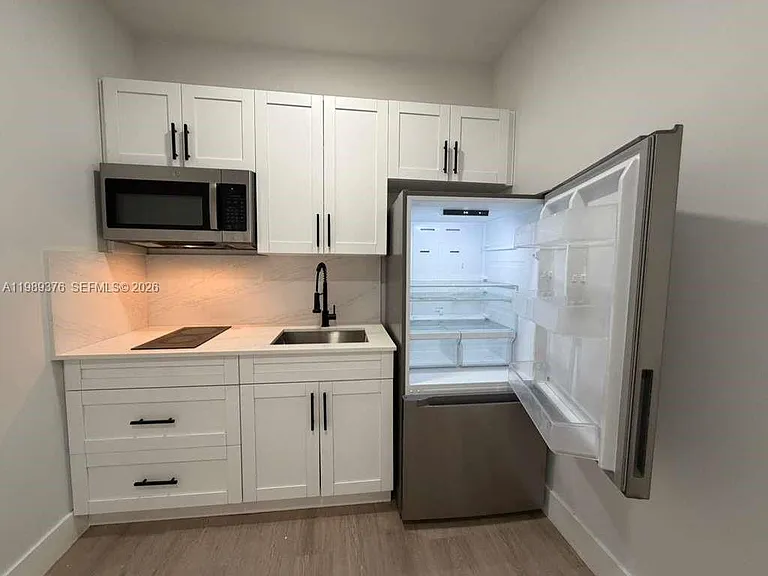 2425 SW 6th St #10 — Photo 3