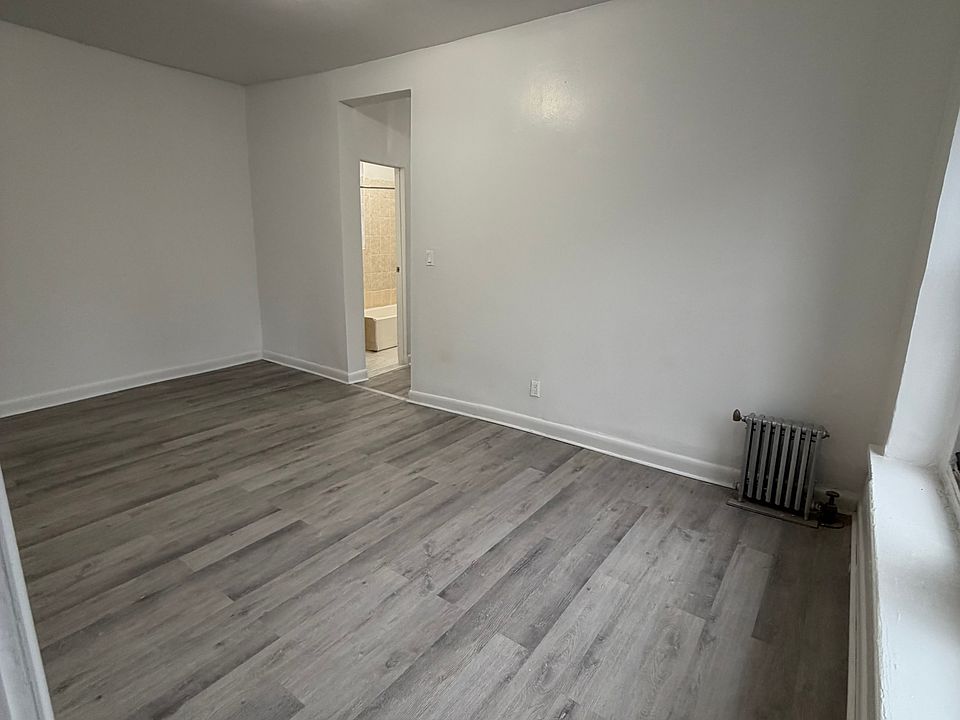 1st image of 1841 Mohegan Ave APT 2