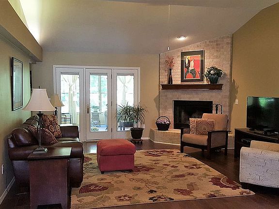 5th image of 77 Magrath Dr