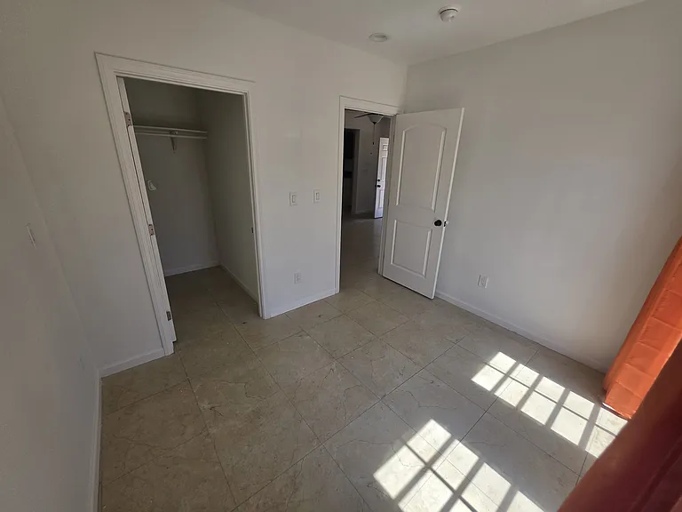1038 Raymond Ave — Photo 6