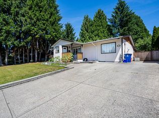 12214 211th St, Maple Ridge, BC V2X 8C9