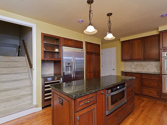 Center Island w/Warmer/Microwave