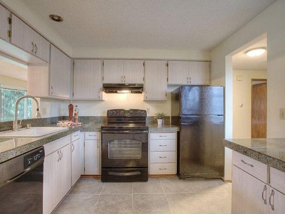 3rd image of 132 152nd Pl SE