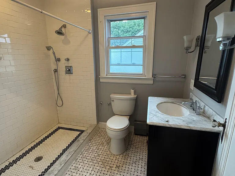 734 Greenwood Rd — Photo 15
