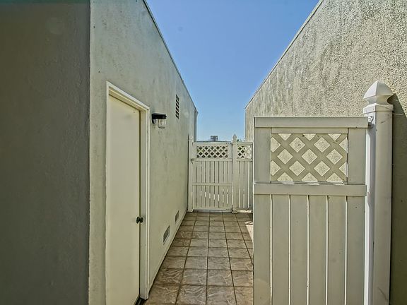 5th image of 7148 Island Village Dr