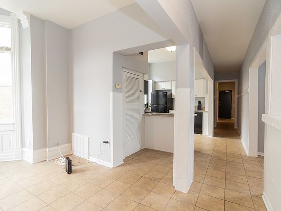 4th image of 1044 W Belmont Ave Unit 2