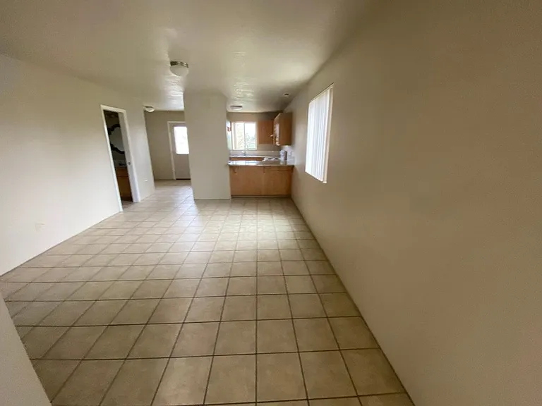 large 3 Bedroom 2.5 Bath Springfield duplex — Photo 2