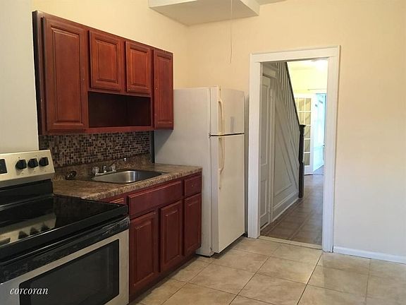 5th image of 10743 121st St