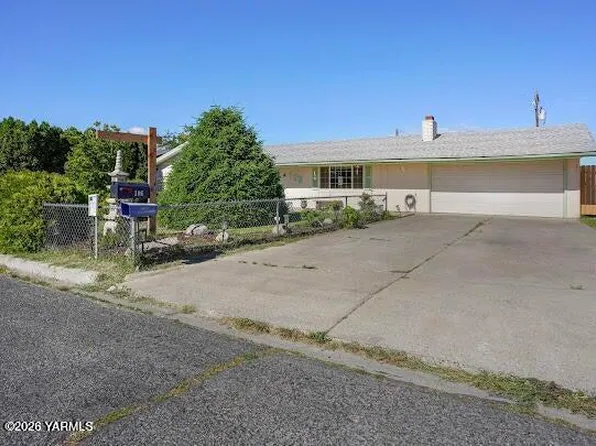 106 Sky Vista Pl, Yakima, WA 98901