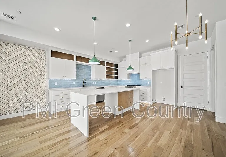 118 E Elgin St — Photo 10