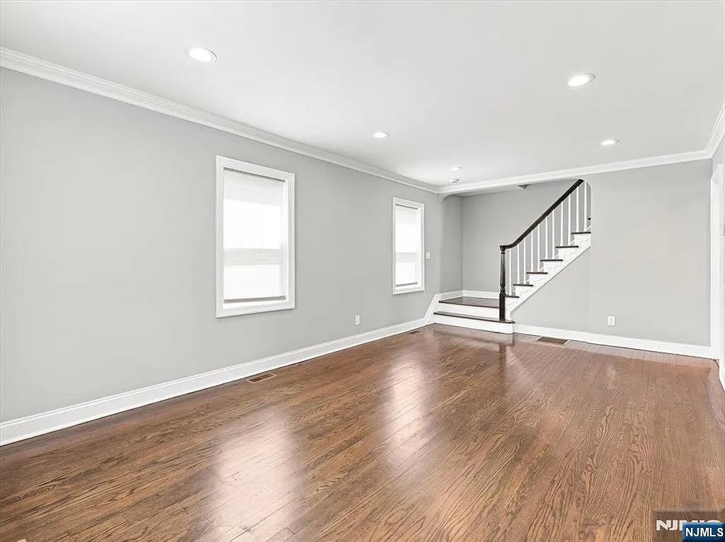 4 bed, 2.0 bath, $4,450 — Photo 2
