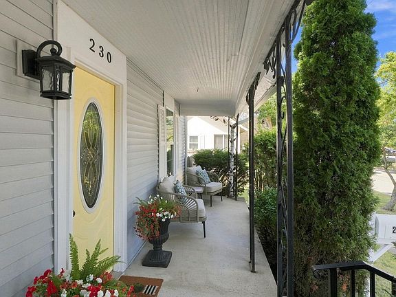 4th image of 230 E Rush St