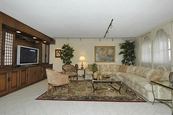 2nd image of 800 NE 195th St APT 102
