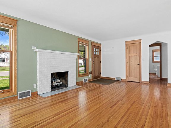 3rd image of 1646 Middleton Ave
