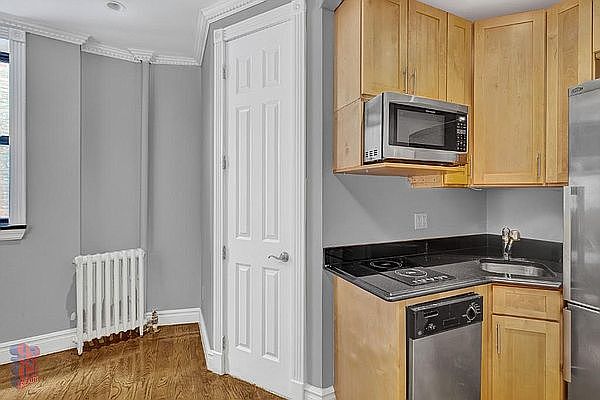 1st image of 326 E 35th St APT 32