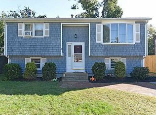 4 Thayer Pl, Warwick, RI 02888