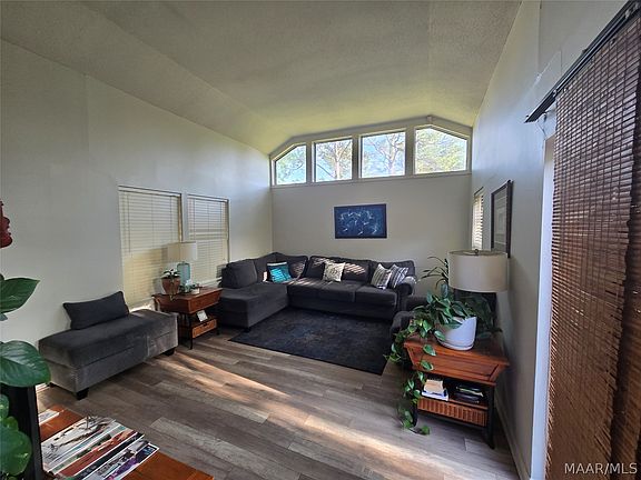 4th image of 1679 E Trinity Blvd