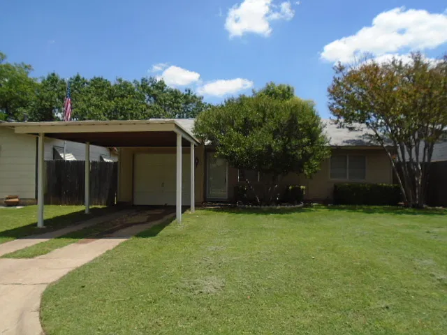 1801 Woodard — Photo 3