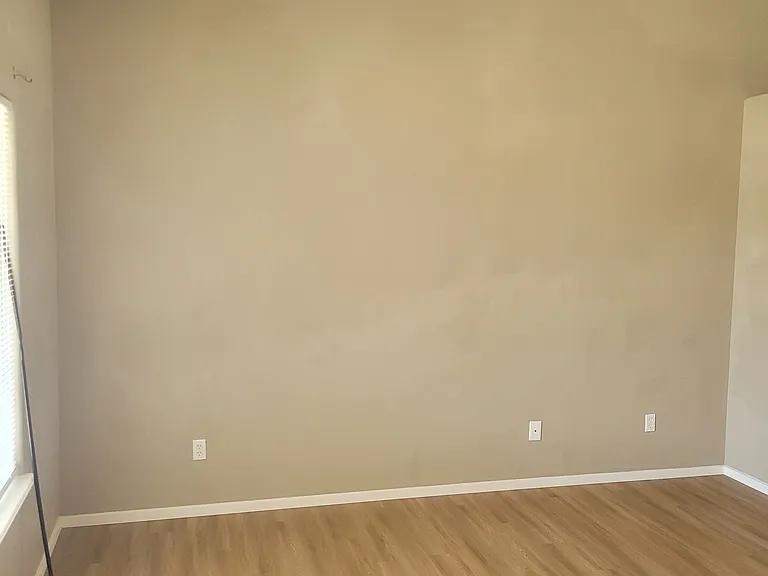 3907 Lexington St — Photo 2