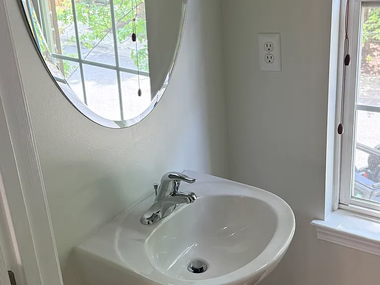 664 Penn St — Photo 11