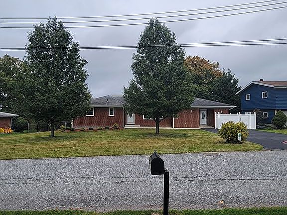 3rd image of 132 Hilltop Dr