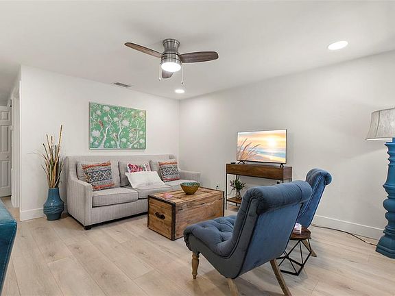 4th image of 415 Maple Way #A & B