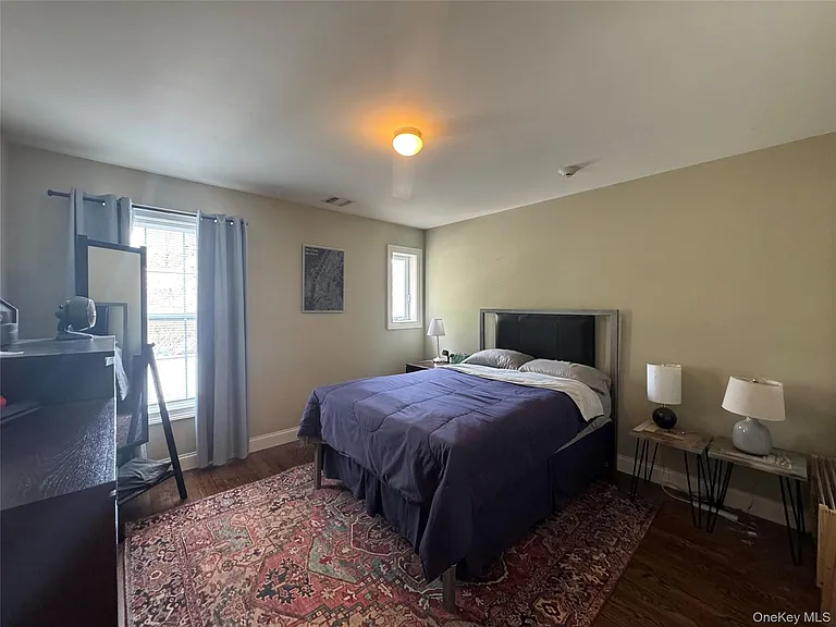 907 Main St — Photo 13