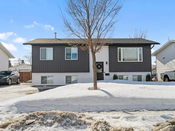 9527 N 80th Ave, Grande Prairie, AB T8V 5J3