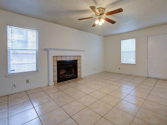 5th image of 6203 Parkwood Dr #B