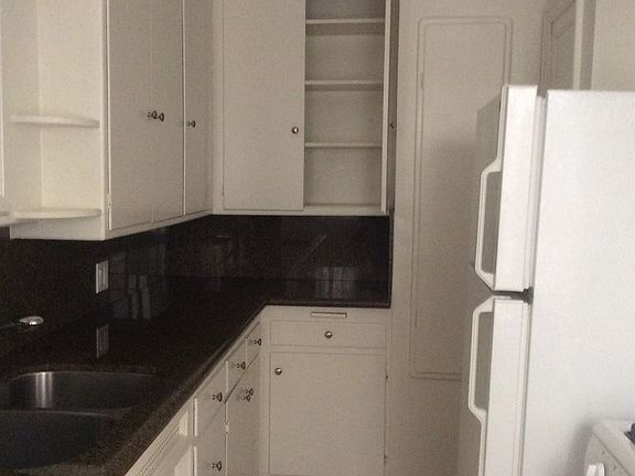 3rd image of 153 S Linden Dr APT 2